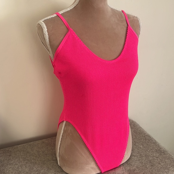Good American Swimsuit, Sz 3/4 neon pink with cool texture. - Picture 5 of 13